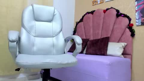 Snapshot of purplestar_ chatting on December 6, 2024, 7:54 am Sara online show from December 6, 2024, 7:54 am