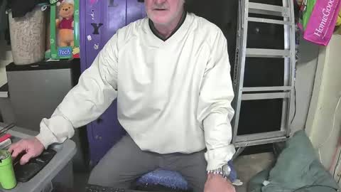 Snapshot of pussy_licker0127 chatting on December 26, 2024, 12:14 am Mark online show from December 26, 2024, 12:14 am