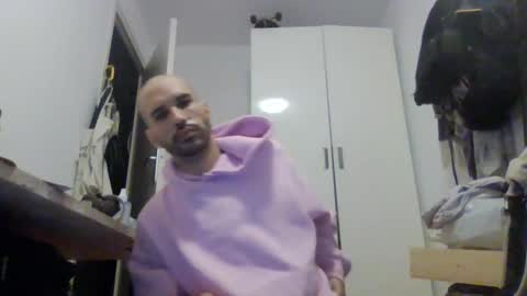 pussyboy32947 online show from October 15, 2025, 9:37 pm