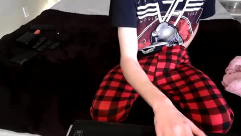 Snapshot of pussylover2182 chatting on December 10, 2024, 9:33 pm pussylover2182 online show from December 10, 2024, 9:33 pm