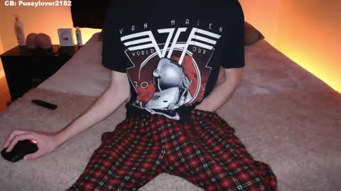 Snapshot of pussylover2182 chatting on October 6, 2025, 2:53 am pussylover2182 online show from October 6, 2025, 2:53 am