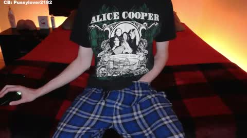 Snapshot of pussylover2182 chatting on October 27, 2025, 3:10 am pussylover2182 online show from October 27, 2025, 3:10 am