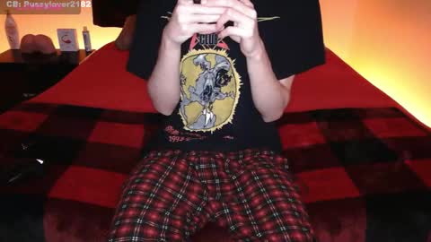 Snapshot of pussylover2182 chatting on November 5, 2025, 4:12 am pussylover2182 online show from November 5, 2025, 4:12 am