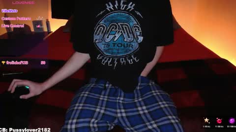 Snapshot of pussylover2182 chatting on November 19, 2025, 6:13 am pussylover2182 online show from November 19, 2025, 6:13 am