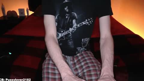 Snapshot of pussylover2182 chatting on December 17, 2025, 4:40 am pussylover2182 online show from December 17, 2025, 4:40 am