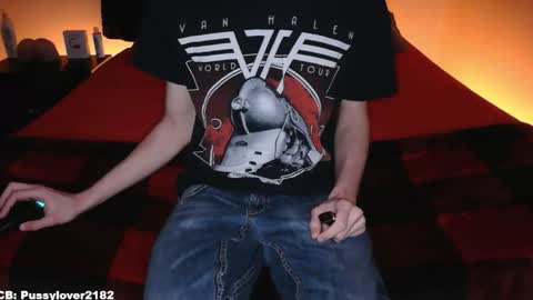 Snapshot of pussylover2182 chatting on December 18, 2025, 4:18 am pussylover2182 online show from December 18, 2025, 4:18 am