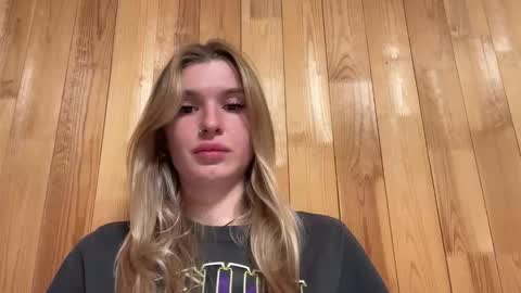 Lina online show from September 25, 2025, 2:43 pm