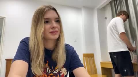 Lina online show from December 2, 2025, 7:20 pm