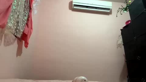 Snapshot of pussypoppinx20 chatting on December 31, 2024, 12:54 am Sarah online show from December 31, 2024, 12:54 am