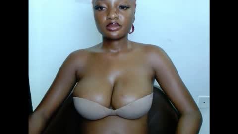 pussyxwetx online show from November 12, 2025, 12:00 am