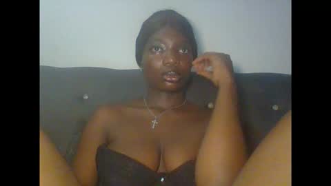 Snapshot of pweedy_ora chatting on February 20, 2026, 10:32 pm ora online show from February 20, 2026, 10:32 pm