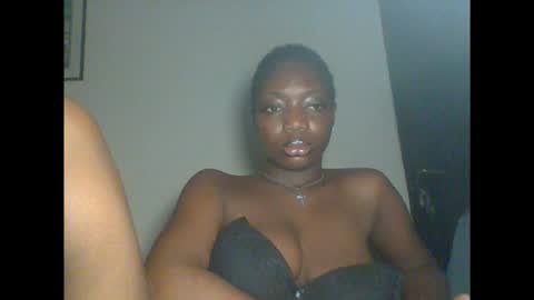 Snapshot of pweedy_ora chatting on March 4, 2026, 1:44 am ora online show from March 4, 2026, 1:44 am