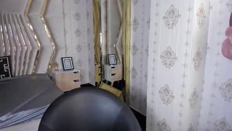 Snapshot of qeen_black2 chatting on December 1, 2025, 9:20 pm Keyla Queen Black online show from December 1, 2025, 9:20 pm