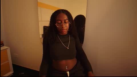 Snapshot of qeen_black2 chatting on December 16, 2025, 9:42 pm Keyla Queen Black online show from December 16, 2025, 9:42 pm