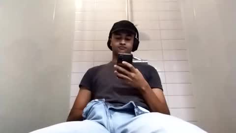 quadagio online show from December 3, 2024, 7:44 pm