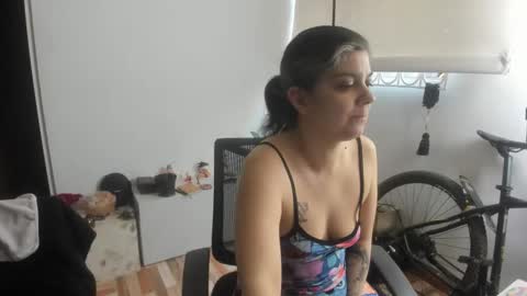 Snapshot of queemking chatting on January 12, 2026, 9:42 pm queemking online show from January 12, 2026, 9:42 pm