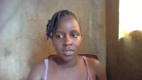 Snapshot of queen014 chatting on November 9, 2025, 12:47 pm queen014 online show from November 9, 2025, 12:47 pm