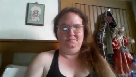 Snapshot of queen211869 chatting on December 16, 2025, 8:14 pm Queenjenny online show from December 16, 2025, 8:14 pm