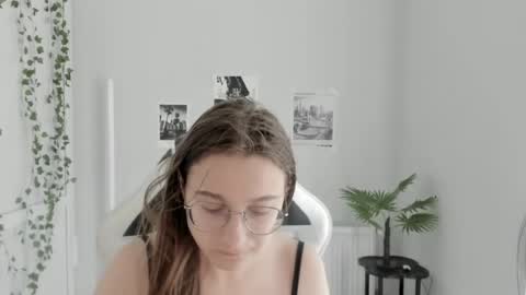 Snapshot of queen_amelie chatting on June 26, 2026, 8:30 am Amelie online show from June 26, 2026, 8:30 am
