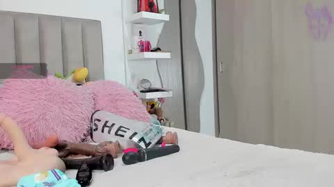 Snapshot of queen_antonella_oficial chatting on September 13, 2025, 2:39 pm QUEEN ANTONELLA online show from September 13, 2025, 2:39 pm