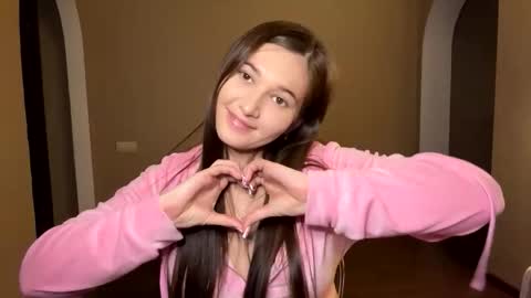 Snapshot of queen_chatur chatting on March 10, 2026, 6:13 pm Viktoria online show from March 10, 2026, 6:13 pm