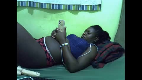 Snapshot of queen_diva01 chatting on April 16, 2026, 9:39 pm queen_diva01 online show from April 16, 2026, 9:39 pm
