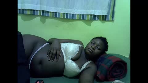 Snapshot of queen_diva01 chatting on April 26, 2026, 5:49 am queen_diva01 online show from April 26, 2026, 5:49 am