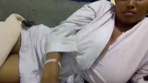 Snapshot of queen_doli chatting on February 9, 2026, 5:39 pm queen_doli online show from February 9, 2026, 5:39 pm