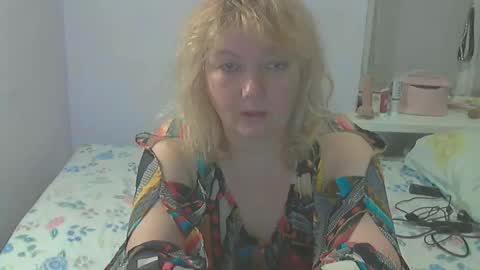 Snapshot of queen_jane8 chatting on June 1, 2026, 5:03 pm queen_jane8 online show from June 1, 2026, 5:03 pm