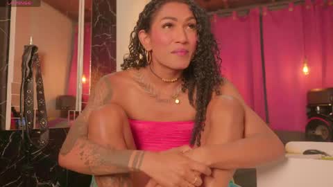 queen_kamil online show from May 20, 2026, 7:03 am