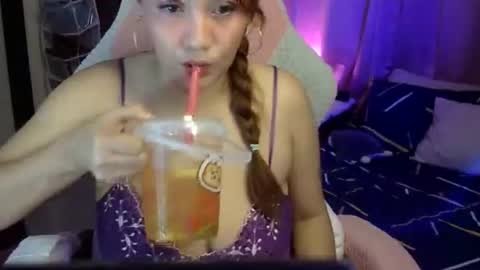 Snapshot of queen_kur chatting on April 18, 2026, 11:47 am QueenHennessy online show from April 18, 2026, 11:47 am