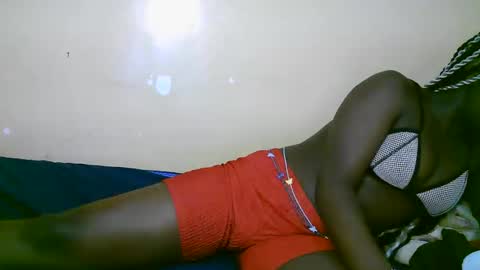 Snapshot of queen_latasha chatting on November 18, 2025, 11:03 am queen_latasha online show from November 18, 2025, 11:03 am