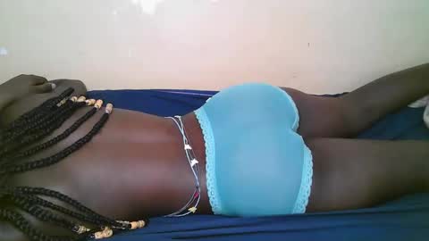 Snapshot of queen_latasha chatting on December 3, 2025, 4:09 am queen_latasha online show from December 3, 2025, 4:09 am