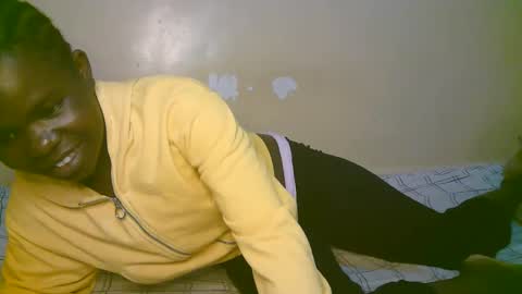 Snapshot of queen_latasha chatting on April 27, 2026, 7:01 pm queen_latasha online show from April 27, 2026, 7:01 pm