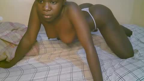 Snapshot of queen_latasha chatting on April 28, 2026, 8:14 pm queen_latasha online show from April 28, 2026, 8:14 pm