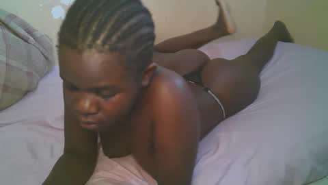 Snapshot of queen_latasha chatting on April 30, 2026, 7:47 am queen_latasha online show from April 30, 2026, 7:47 am