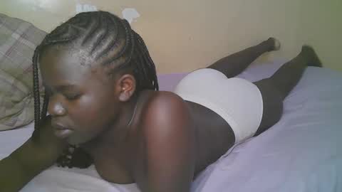 Snapshot of queen_latasha chatting on May 3, 2026, 2:50 am queen_latasha online show from May 3, 2026, 2:50 am