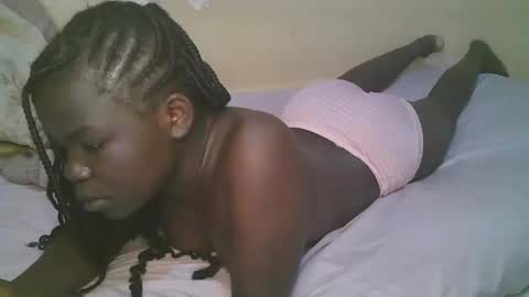 Snapshot of queen_latasha chatting on May 6, 2026, 2:08 am queen_latasha online show from May 6, 2026, 2:08 am