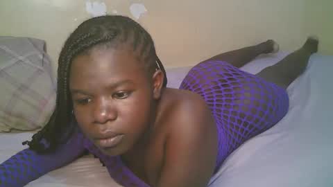 Snapshot of queen_latasha chatting on May 7, 2026, 2:39 am queen_latasha online show from May 7, 2026, 2:39 am