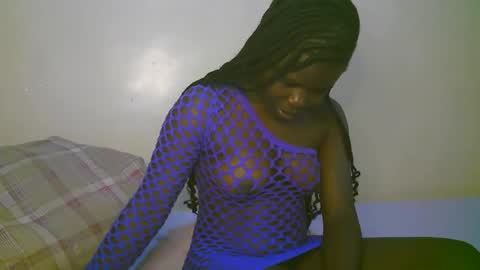 Snapshot of queen_latasha chatting on May 8, 2026, 6:19 am queen_latasha online show from May 8, 2026, 6:19 am