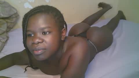 Snapshot of queen_latasha chatting on May 19, 2026, 4:41 am queen_latasha online show from May 19, 2026, 4:41 am