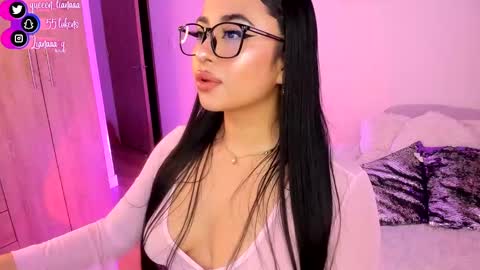 Snapshot of queen_liana chatting on December 14, 2024, 4:56 am Liana online show from December 14, 2024, 4:56 am