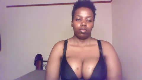 Snapshot of queen_melanine chatting on December 13, 2024, 1:37 am QUEEN online show from December 13, 2024, 1:37 am