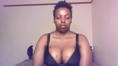 Snapshot of queen_melanine chatting on December 18, 2024, 2:53 am QUEEN online show from December 18, 2024, 2:53 am