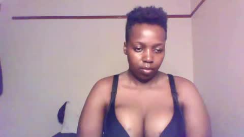 Snapshot of queen_melanine chatting on January 1, 2025, 11:29 pm QUEEN online show from January 1, 2025, 11:29 pm