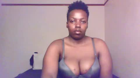 Snapshot of queen_melanine chatting on January 4, 2025, 12:05 am QUEEN online show from January 4, 2025, 12:05 am