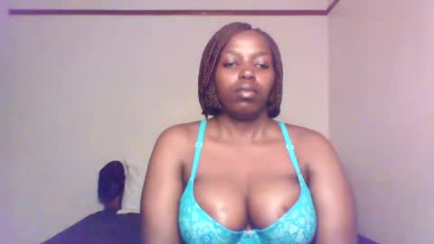 Snapshot of queen_melanine chatting on January 12, 2025, 4:00 am QUEEN online show from January 12, 2025, 4:00 am