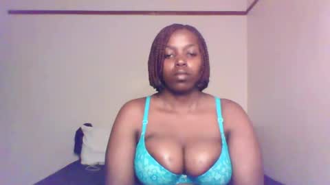 Snapshot of queen_melanine chatting on January 15, 2025, 4:57 am QUEEN online show from January 15, 2025, 4:57 am