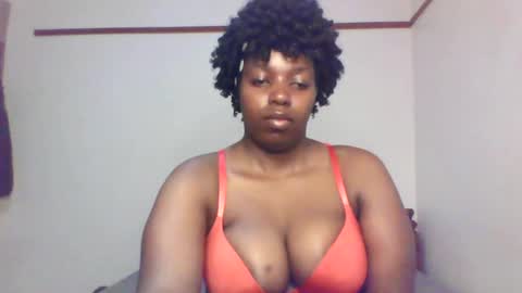 Snapshot of queen_melanine chatting on February 6, 2025, 11:58 pm QUEEN online show from February 6, 2025, 11:58 pm