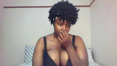 Snapshot of queen_melanine chatting on February 17, 2025, 12:43 am QUEEN online show from February 17, 2025, 12:43 am